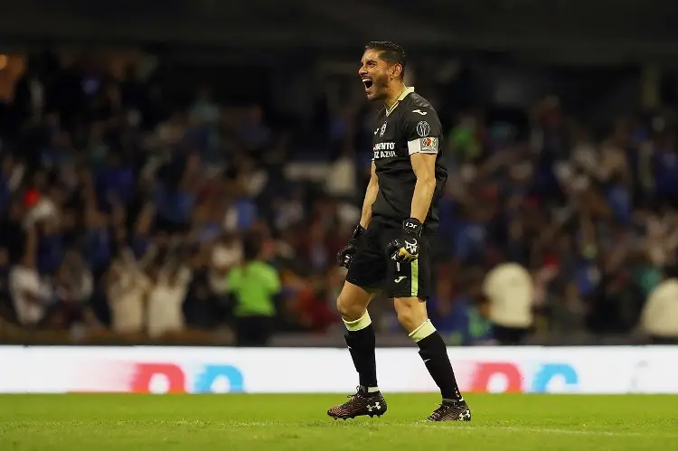 Corona se va de Cruz Azul