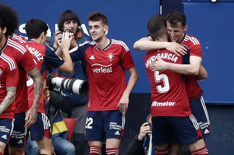 Osasuna golea y puede llegar a competencias europeas