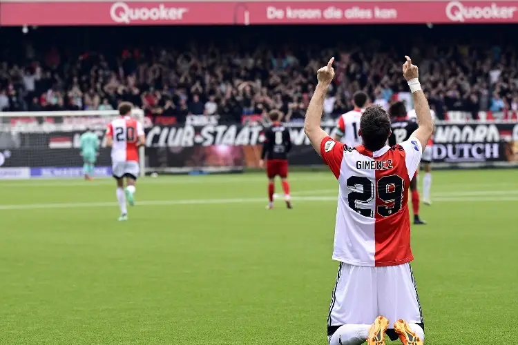 Santi Giménez marca otro gol y acerca a Feyenoord al título (VIDEO)
