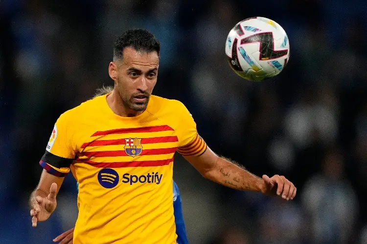 Busquets feliz por despedirse del Barcelona con título