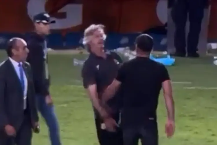 Ex del Tiburón agrede a ex auxiliar del 'Tata' Martino en la Liga de Expansión (VIDEO)