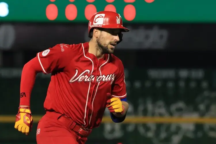 Explota la ofensiva de El Águila para emparejar serie ante Leones