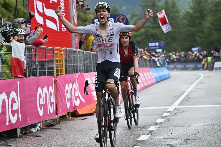 Almeida revoluciona el Giro, Thomas recupera liderato