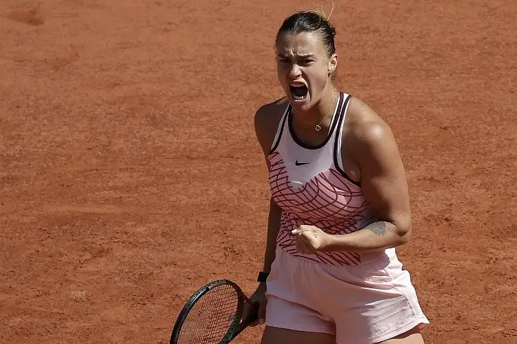 Sabalenka debuta con triunfo contundente en Roland Garros