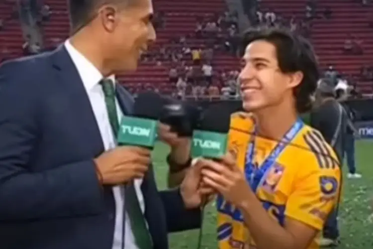 Oswaldo llama fracasado a Lainez y así le responde en vivo (VIDEO)