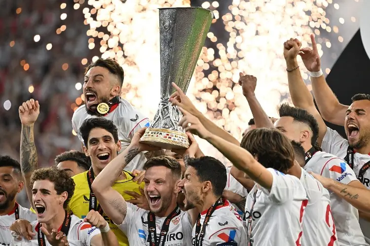 Presidente de La Liga se 'cuelga' del título de Sevilla en Europa League