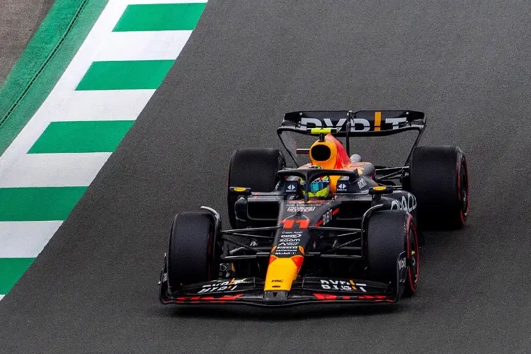 'Checo' Pérez queda fuera del podio en España, Verstappen domina