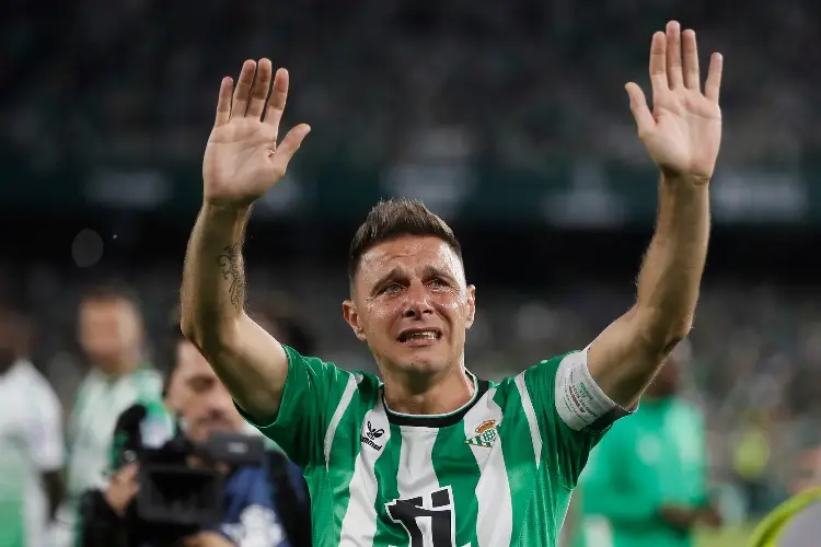 Entre lagrimas, el histórico Joaquín se retira en el Betis