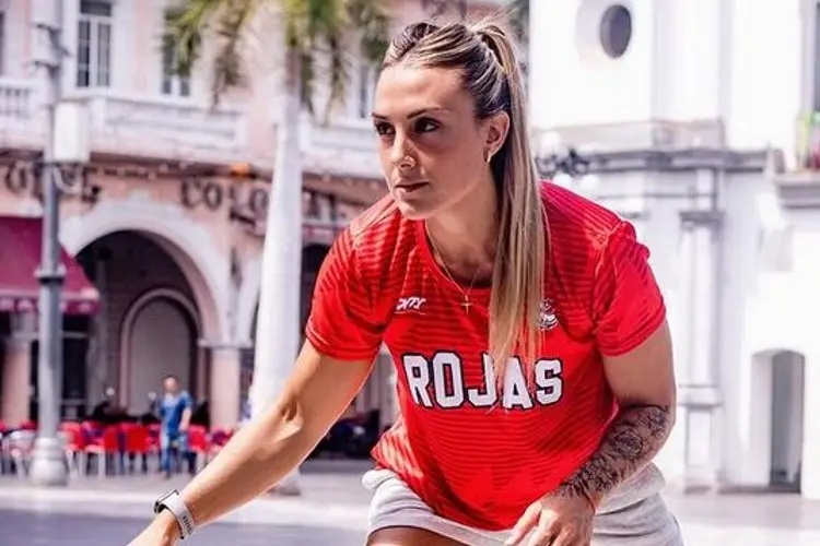 Se fue la argentina Julieta Ale de los Halcones Rojos