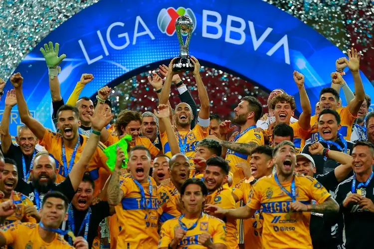 El campeón Tigres inicia la defensa de su título ante Puebla 