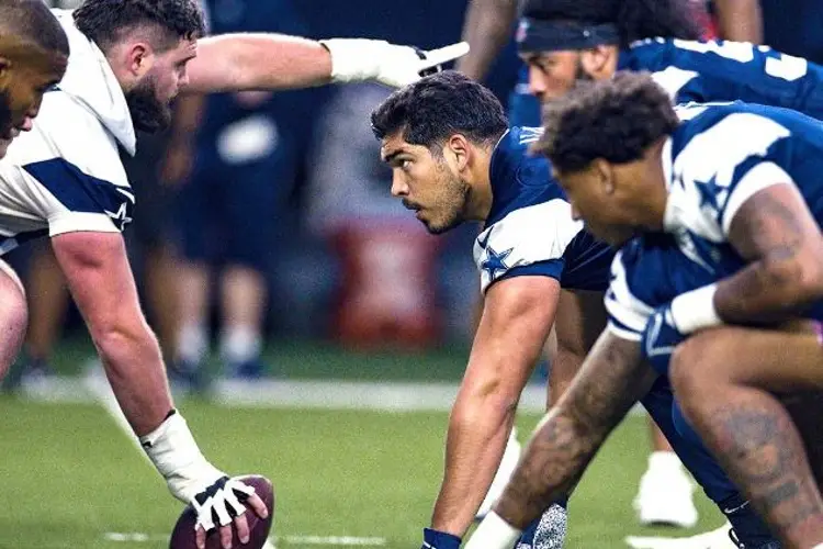 Cowboys: Mexicano Alarcón se ve mejor en la defensa, dice el coach