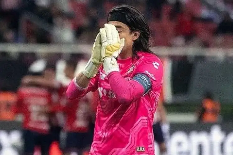 Acevedo se lesiona calentando y no juega ante Camerún