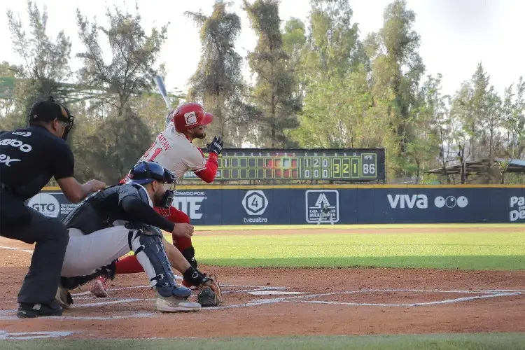 El Águila vence a Bravos en duelo de batazos