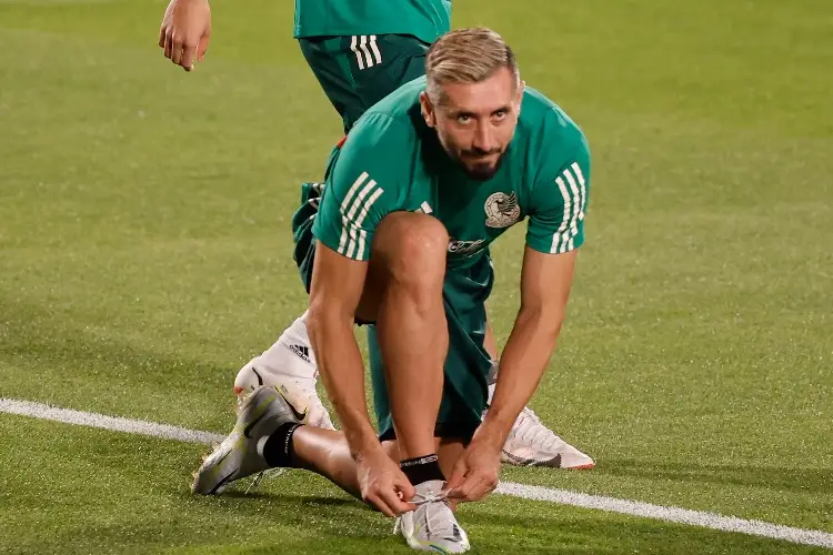 Héctor Herrera molesto porque no lo toman en cuenta en el Tri