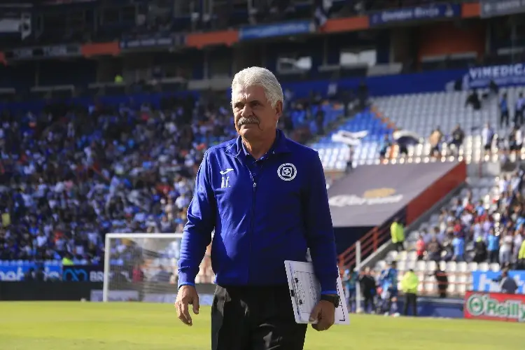 ¿'Tuca' renunciará a Cruz Azul? 'Conejo' Pérez rompe el silencio