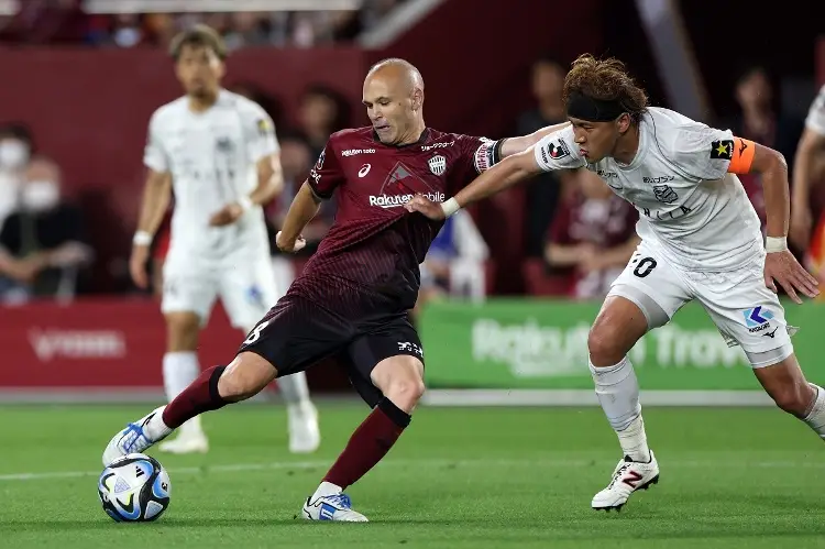 Iniesta empata en su último juego en Japón