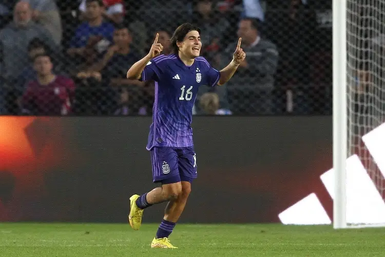 Nació en México, juega con Argentina y ahora es del Milan