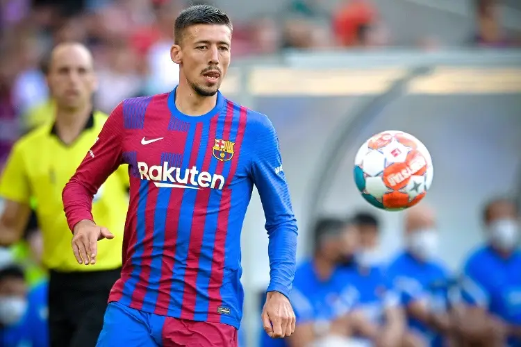 Lenglet pendiente de definir su futuro en el Barcelona