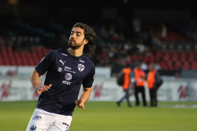 Rodolfo Pizarro llega a Europa para firmar con su nuevo club (VIDEO)