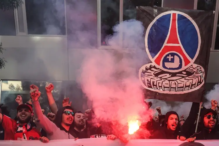 Hinchas del PSG amenazan con cortarle los dedos a un jugador (FOTO)