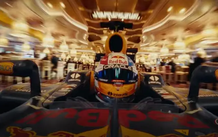 'Checo' Pérez se mete con todo y auto a un casino de Las Vegas (VIDEO)