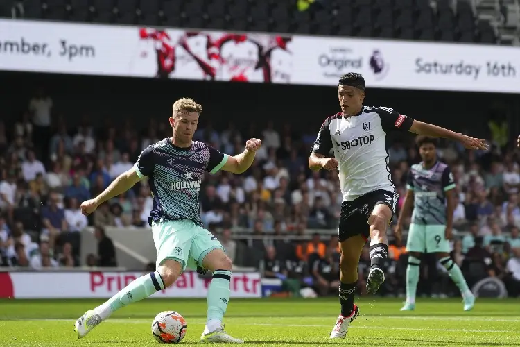 Fulham y Raúl Jiménez fueron goleados