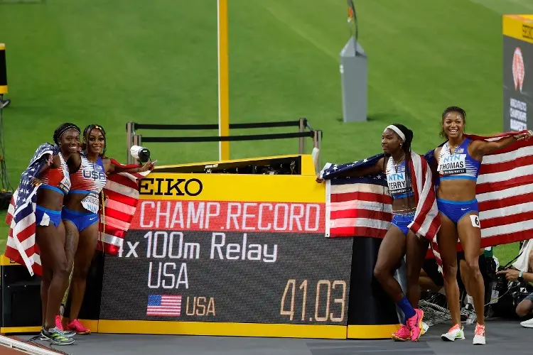 Estados Unidos domina el relevo 4x100