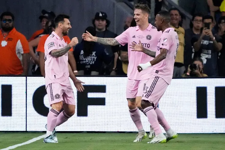 Messi hace su debut oficial en la MLS con gol (VIDEO)