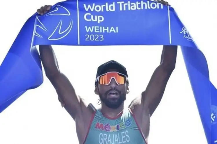 Veracruzano Crisanto Grajales gana la Copa del Mundo de Triatlón