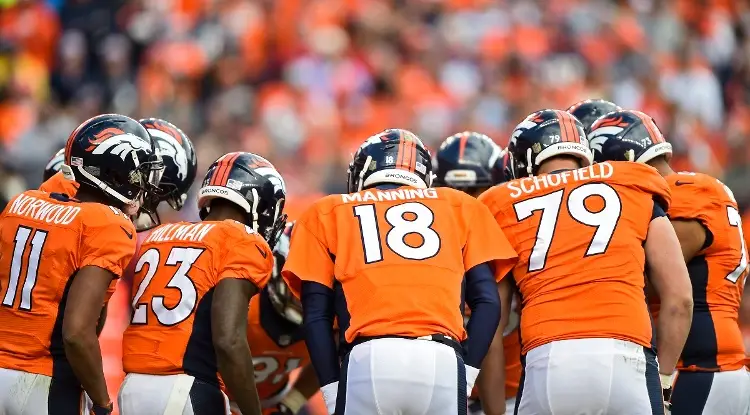 ¡Broncos de Denver y el CMLL se unen!