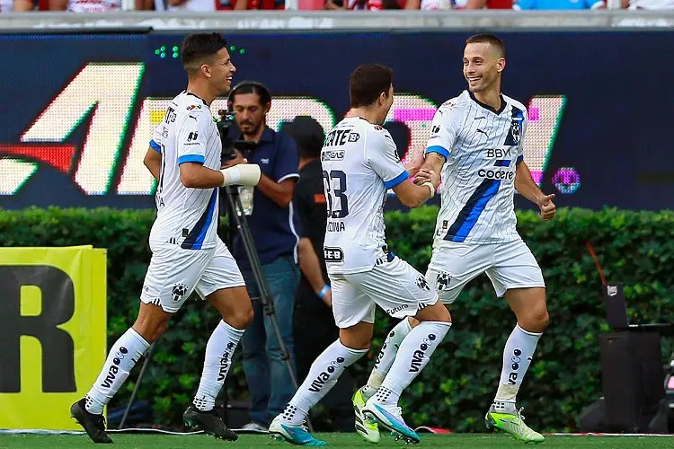 Sergio Canales da triunfo a Rayados sobre Chivas