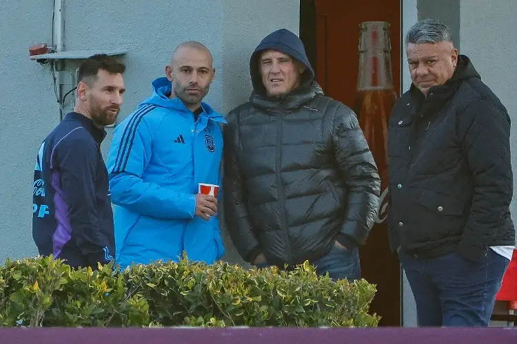 Messi se distrae tomando mate con la selección 