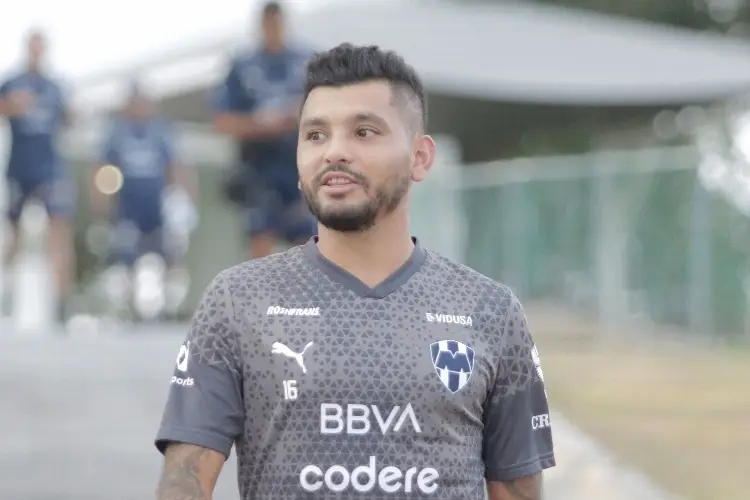 'Tecatito' vive su primer entrenamiento con Rayados