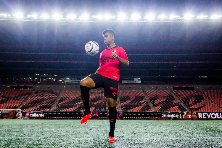 Efraín Álvarez llega a los Xolos