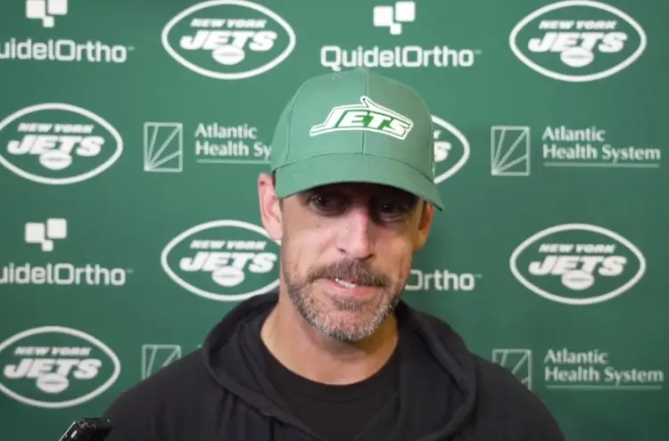 Aaron Rodgers se lesiona en su debut con Jets