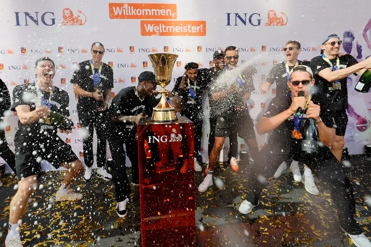 Alemania recibe a sus héroes tras ganar el Mundial de Basquetbol 