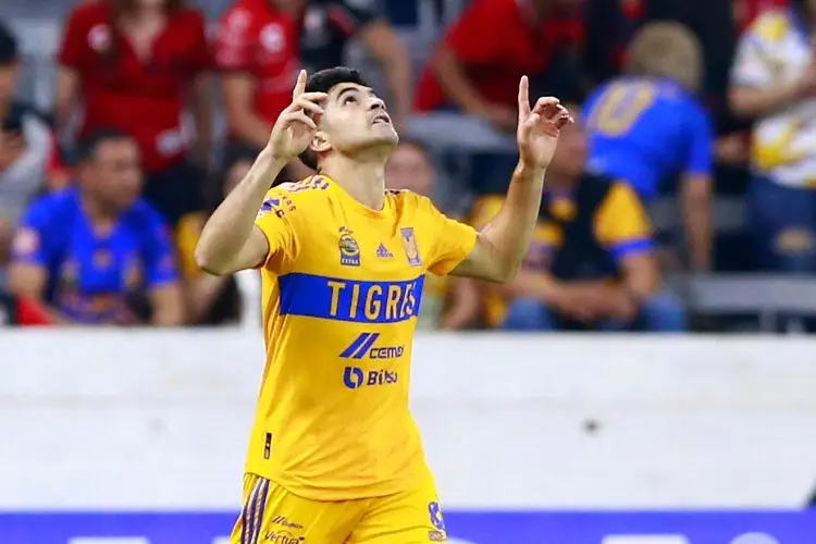 Nico Ibáñez también alza la mano para jugar en el Tri