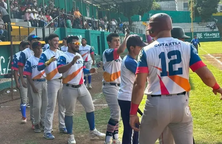 Cotaxtla apalea a Yanga y acaricia el título de la Liga Veracruzana de Béisbol