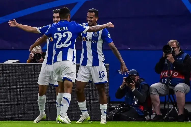 Porto se impone al Shakhtar en el debut de Jorge Sánchez