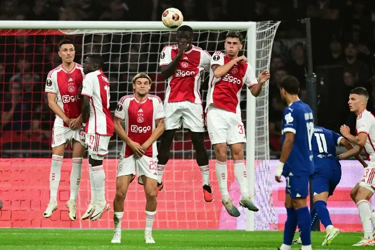 Marsella sin DT, empata frente al Ajax en Europa League
