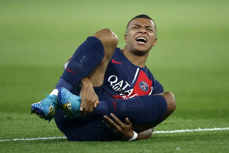 Se encienden las alarmas en París, Mbappé sale lesionado 