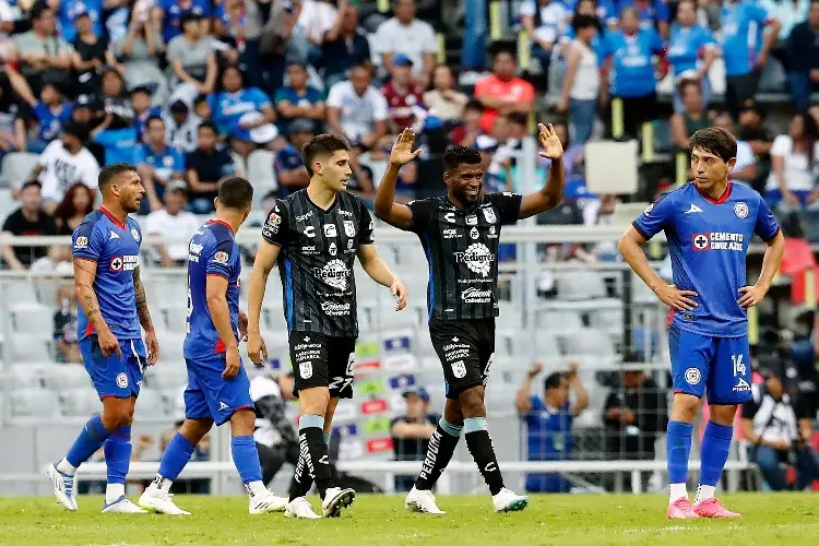 Cruz Azul alarga su crisis con derrota ante Querétaro