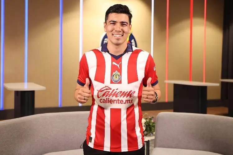 Erick Gutiérrez causa baja de Chivas