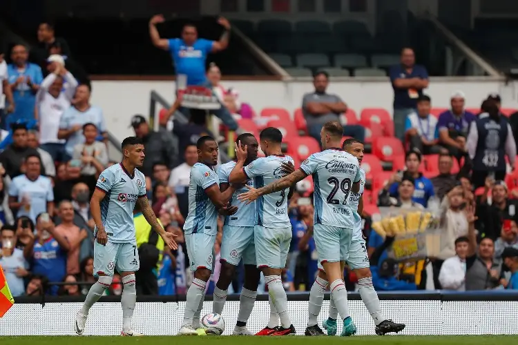 Cruz Azul le pasa por encima a un débil Necaxa