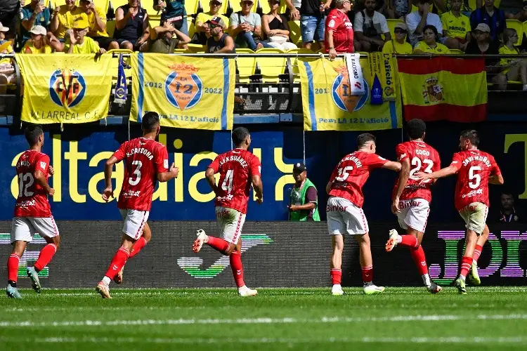 Las Palmas del mexicano Julián Araujo se imponen al Villarreal 
