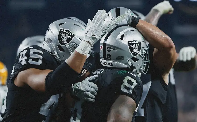 Raiders resisten y ganan en Monday Night Football