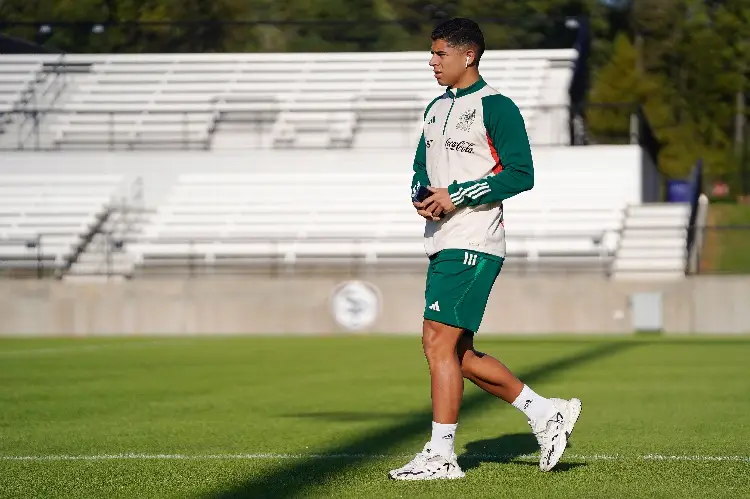 Víctor Guzmán se va de la Selección Mexicana