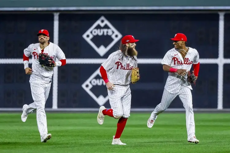 Phillies aplastan Diamondbacks y se acercan a la Serie Mundial