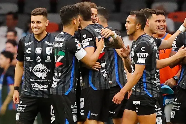 Querétaro gana a Xolos con nueve jugadores