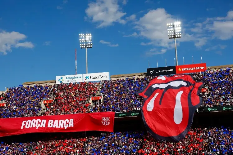 Espectacular mosaico del Barcelona 'Let's Make It Legendary'